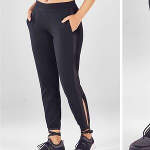 EUC WOMENS FABLETICS KARA PANTS XL